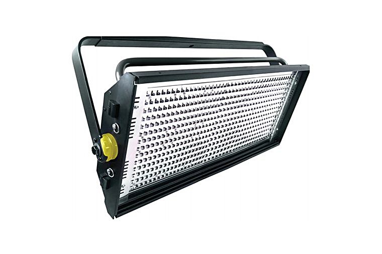 LED Fluotec Studio 450  3200k · Alquiler de equipos audiovisuales en Bogotá, Colombia · ARTTV Pro Rental